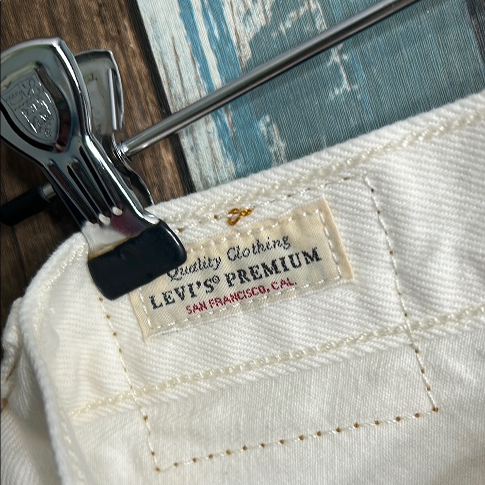 Levi’s 501 24 Stylish Cream Shorts with love design - Picture 10 of 16